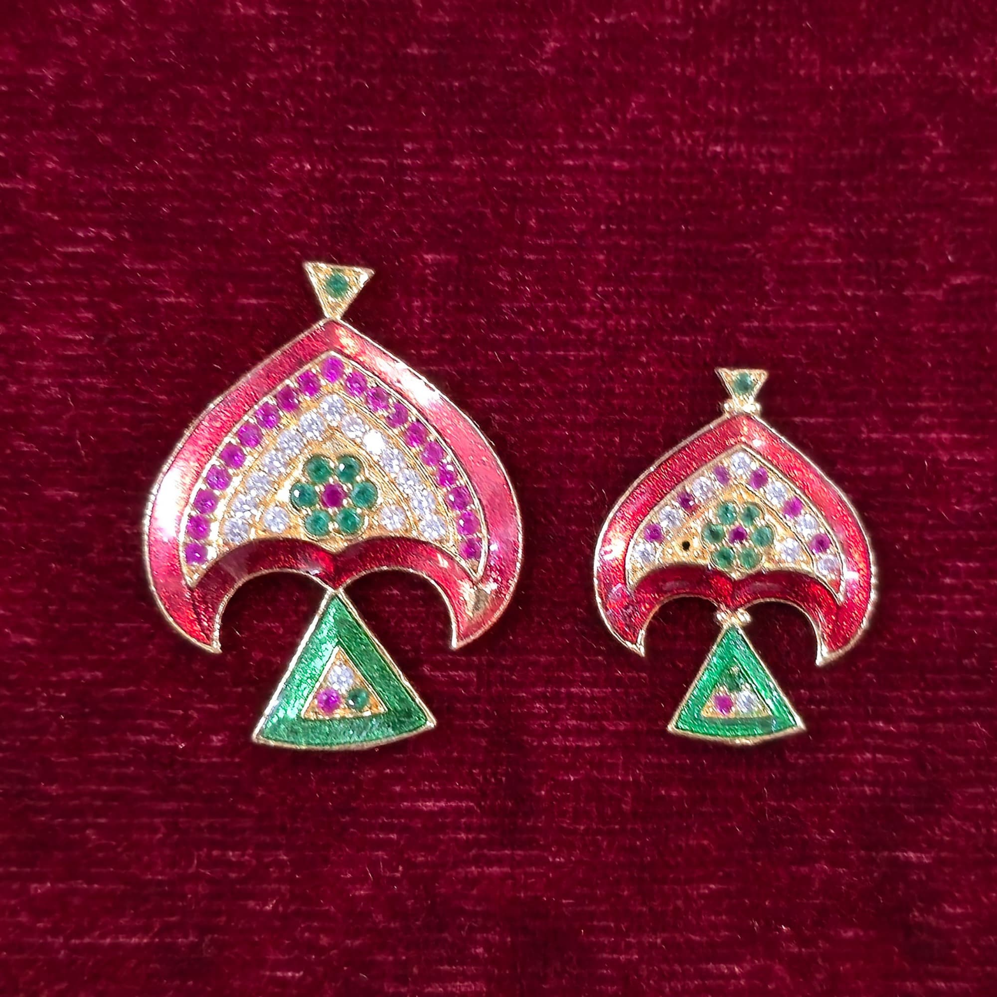 AD Mina Mukut